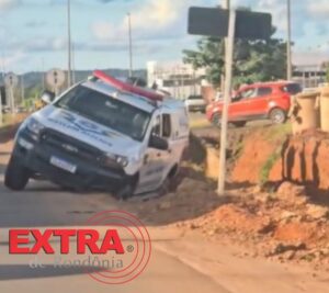 Viatura da PM sofre falha mecânica e sai da pista durante acompanhamento tático em Vilhena