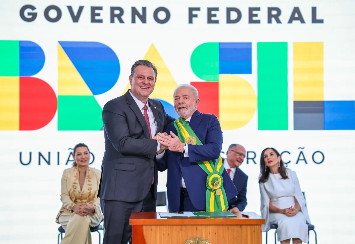 CPMI do INSS: ministro é exonerado para tirar voto da oposição em votação de relatório que cita Lulinha