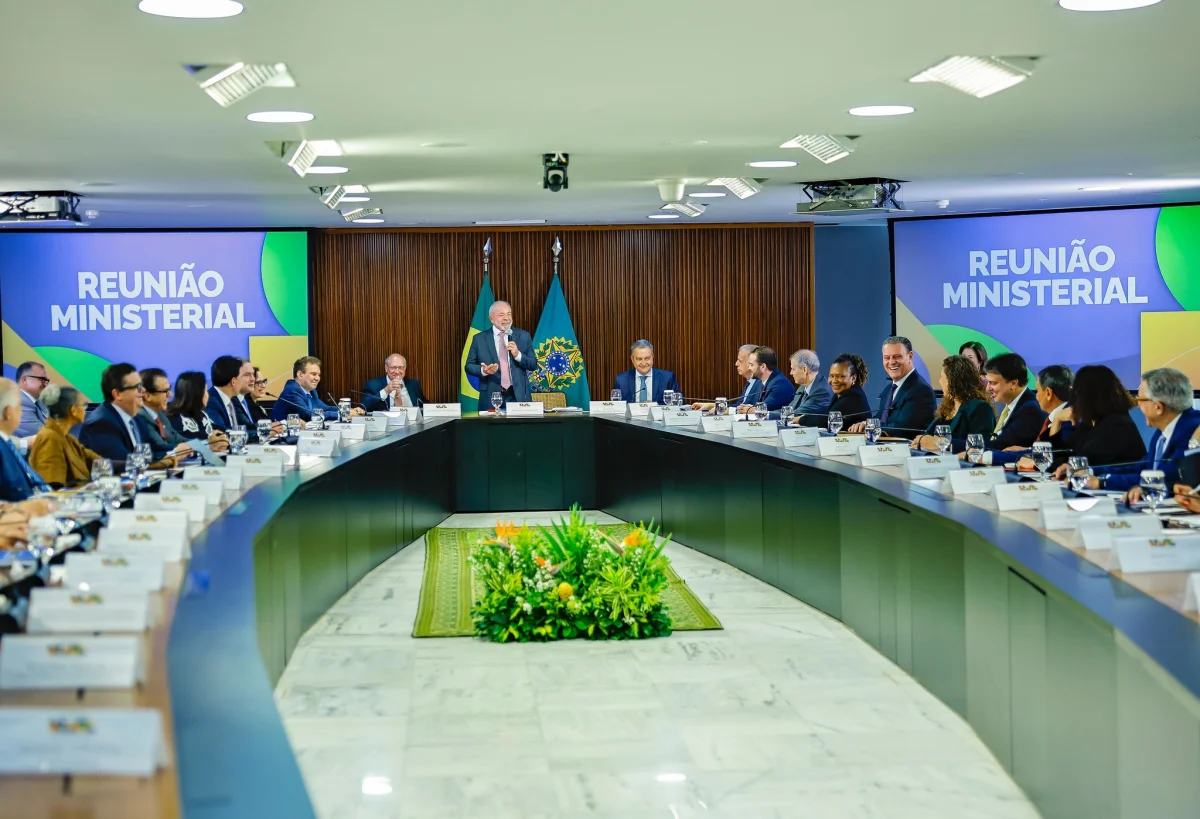 Governo divulga trocas em 14 ministérios; veja quem entra e quem sai