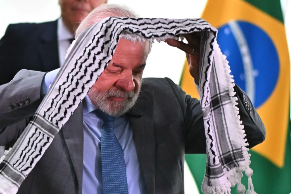 A face aiatolá de Lula
