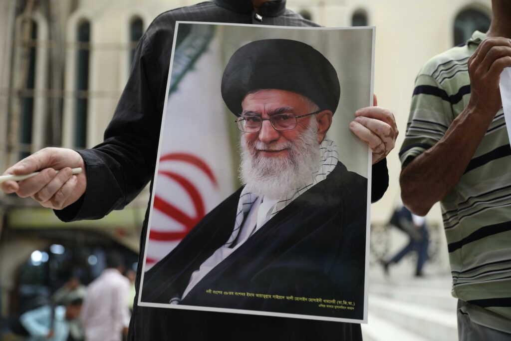 Operação EUA-Israel: Khamenei eliminado. Qual o futuro do Irã?