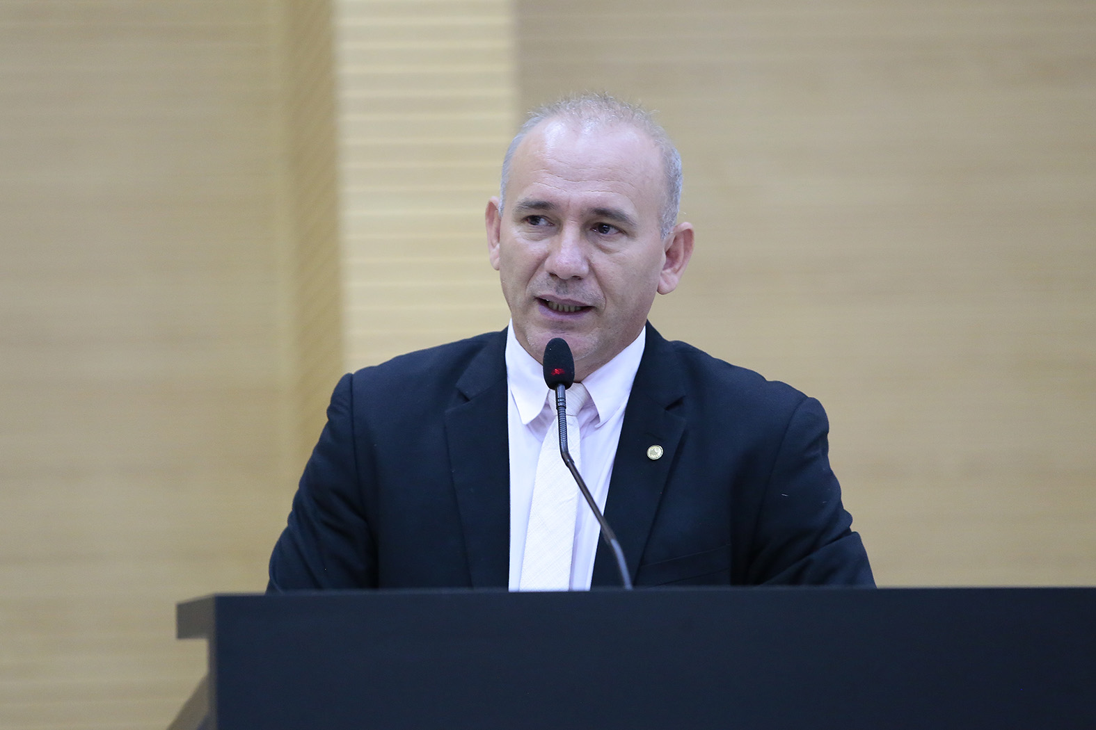 PERIGO IMINENTE: Deputado Ezequiel Neiva critica situação de abandono do Espaço Alternativo