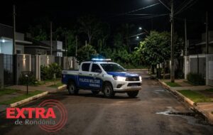 Homem é detido pela PM após pular muro e invadir residência de ex-namorada em Vilhena