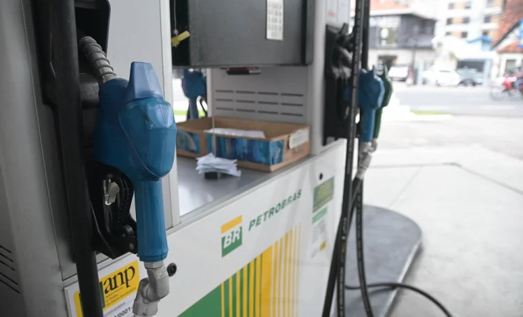 Diesel: 20 estados fecham acordo para subsídio de R$ 1,20 no diesel importado
