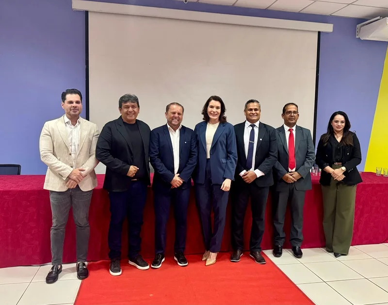 Cirone faz palestra para acadêmicos da Estácio sobre mitos e desafios na era da informação na vida pública