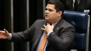 Davi Alcolumbre envia ofício a si próprio para liberar mais de R$ 370 milhões em emendas