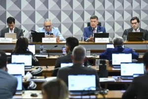 Mendonça prorroga CPMI do INSS e Alcolumbre tem 48h para ler requerimento