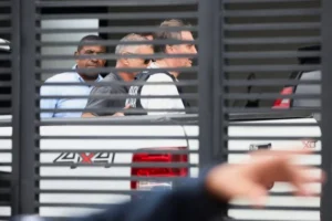 Bolsonaro recebe alta e ficará em prisão domiciliar temporária
