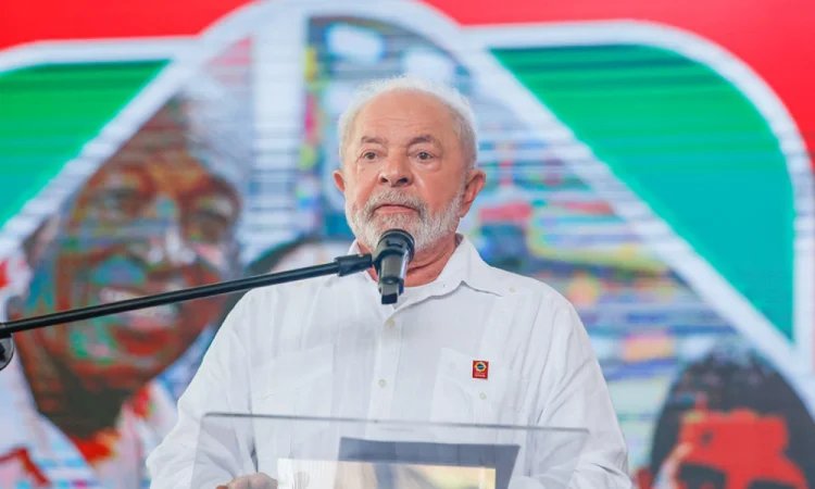 Lula sancionará ampliação da licença-paternidade na terça-feira (31)