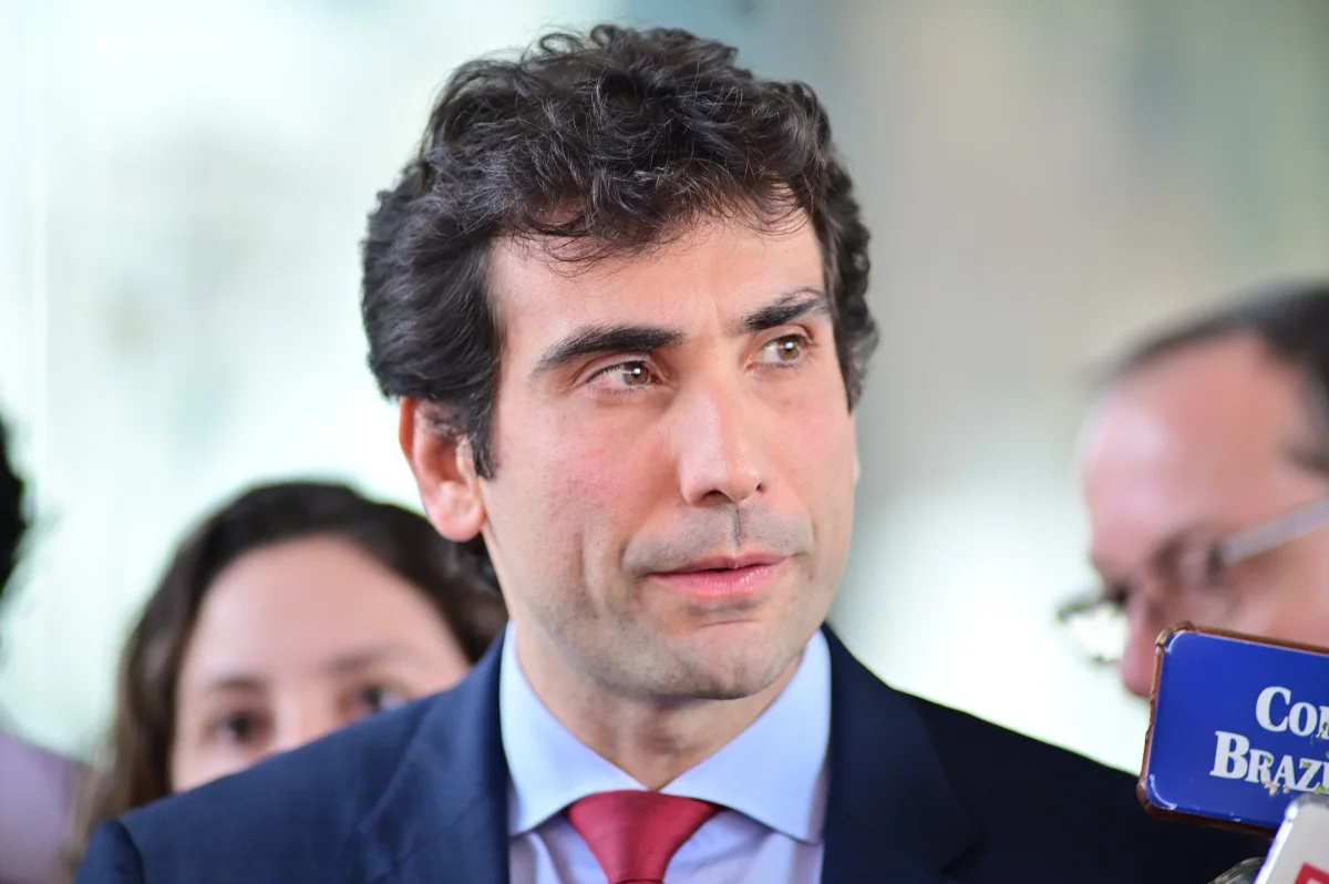 101 milhões de pessoas têm cartão de crédito, que responde por boa parte do endividamento, diz presidente do BC