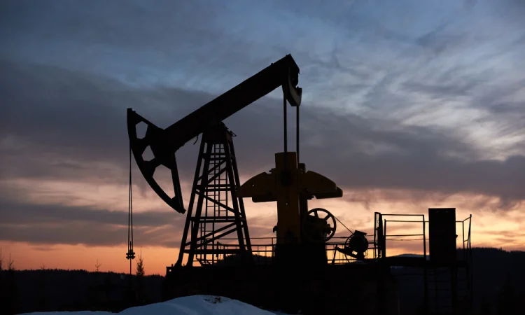 Petróleo chega a US$ 117 sob ameaça de invasão terrestre dos EUA no Irã