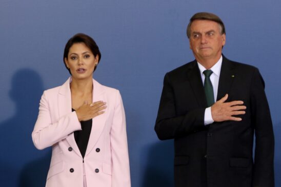 Jornalistas levam Michelle à polícia após vídeo sobre profissionais da imprensa na cobertura do caso Bolsonaro