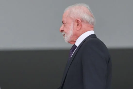 Sistemas operacionais anunciam saída do Brasil e culpam aval de Lula ao ECA Digital