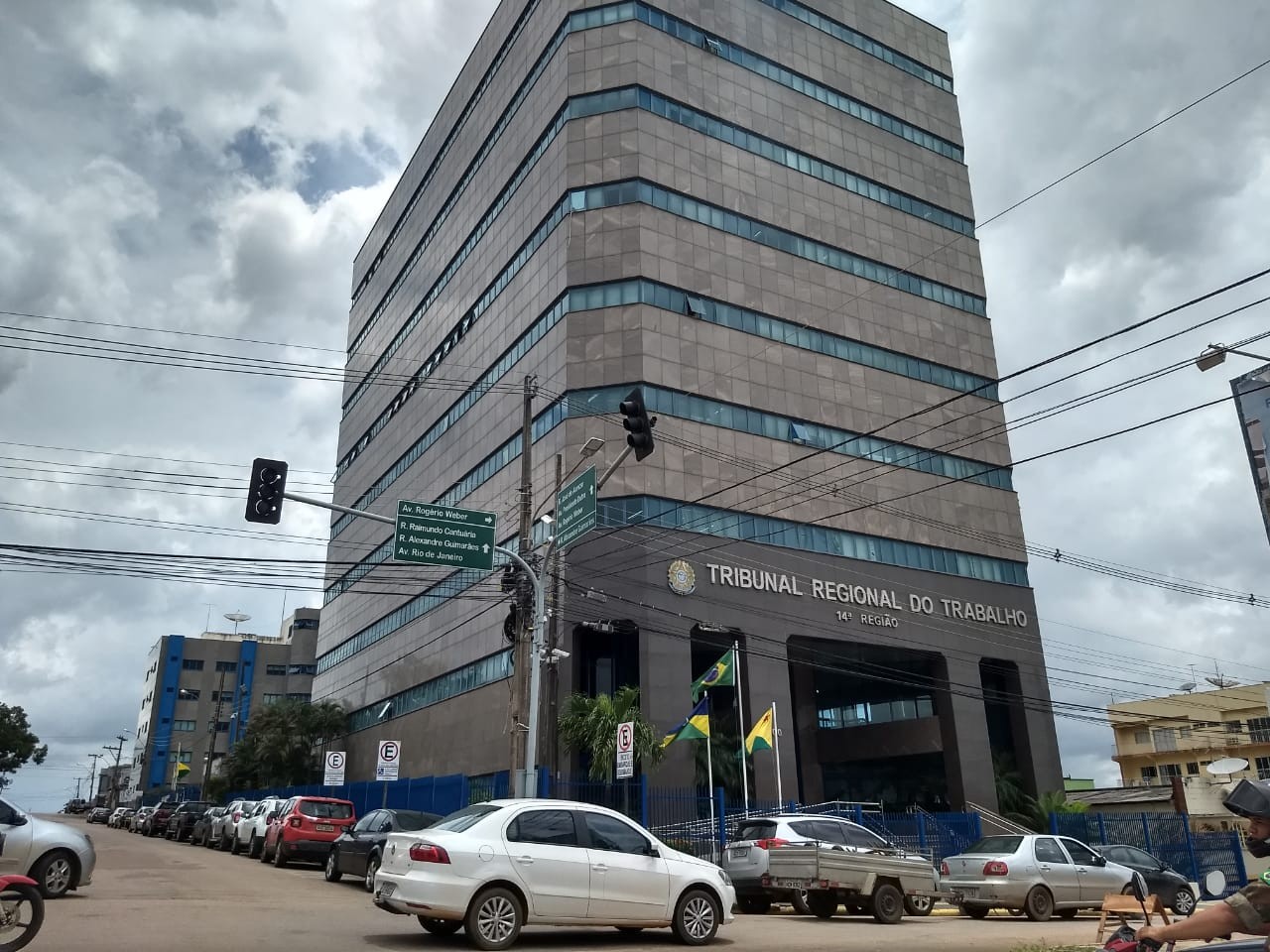 Empresa é condenada a pagar pensão e indenização a trabalhadora por doença relacionada ao trabalho em RO