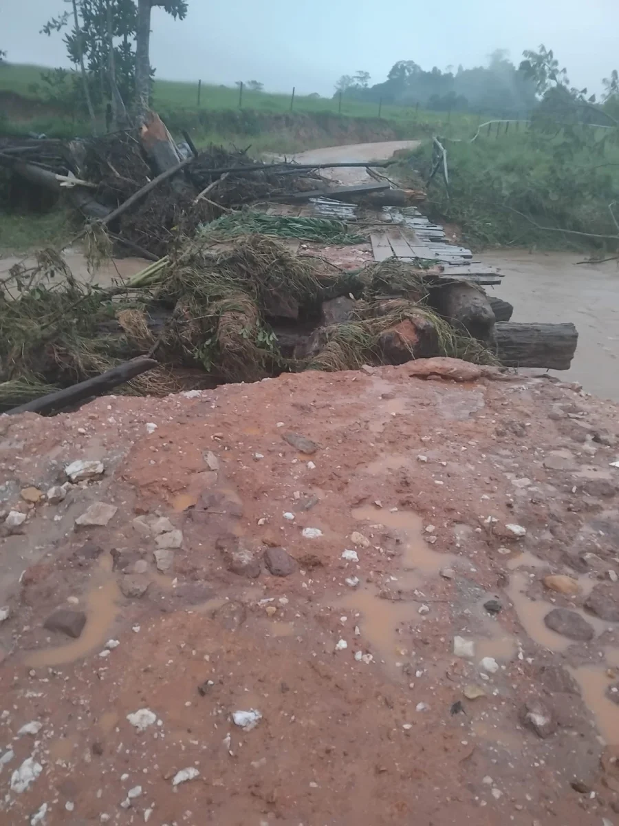 Chuvas intensas provocam impactos em Nova Brasilândia nesta sexta-feira (27)
