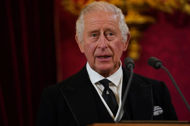 Charles III diz que laço com EUA é inquebrável, mas contrapõe Trump ao exaltar Otan