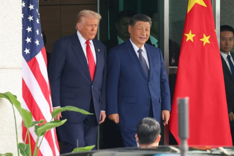 Trump diz que EUA interceptaram navio com ‘presente’ da China para o Irã