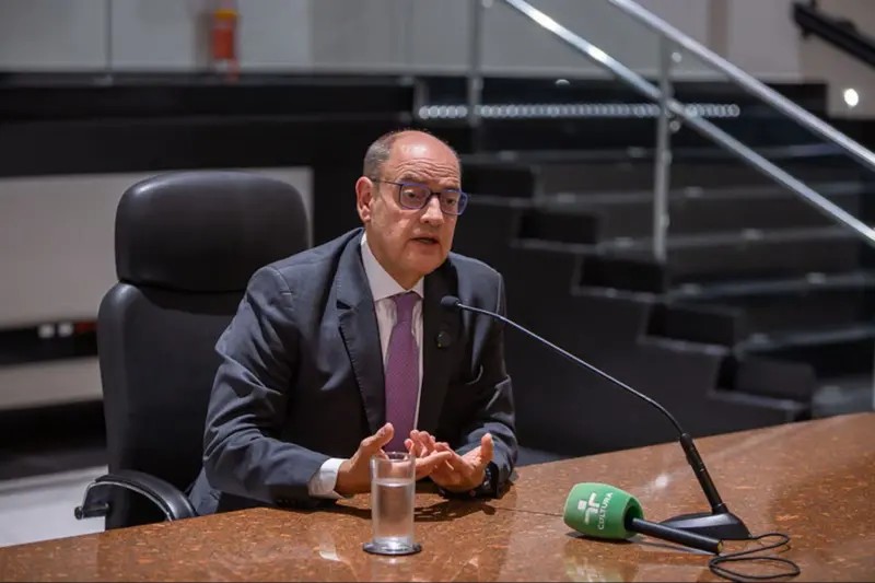 Governador interino do RJ exonera dirigentes da RioPrevidência, Cedae e PGE após escândalos