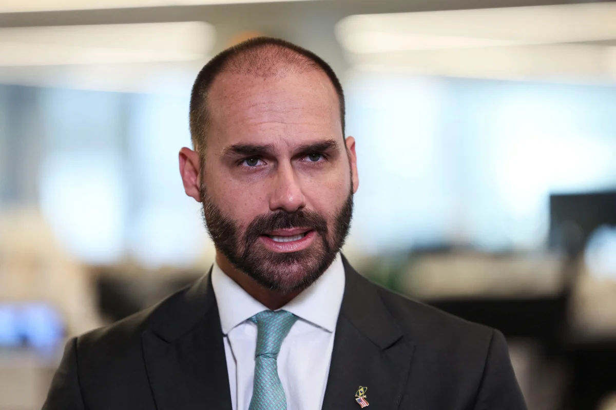 Eduardo Bolsonaro falta a interrogatório marcado pelo STF; ex-deputado seria ouvido por vídeo