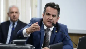 ‘Se virar um candidato de extrema-direita, está fadado a perder’, diz Ciro sobre Flávio