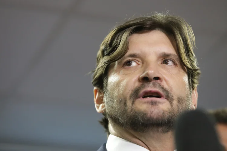 Por Senado, André do Prado viaja aos EUA para encontro com Eduardo