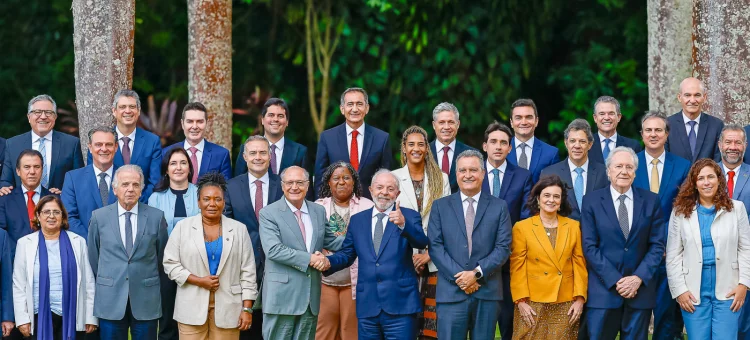 De olho nas eleições, 17 ministros de Lula deixam governo; 21 permanecem