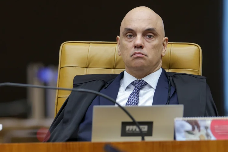 Moraes manda devolver equipamentos de jornalista suspeito de perseguir Dino
