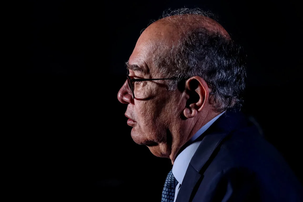 Gilmar pede a Moraes que Zema seja inserido no inquérito da fake news após mineiro tecer série de críticas ao STF