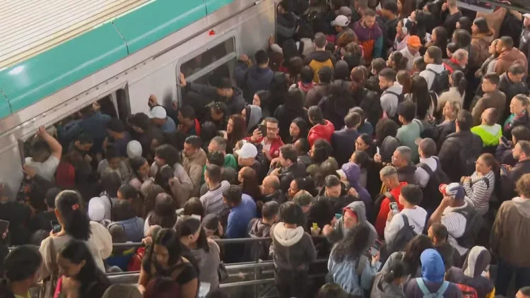 Falha provoca transtorno para passageiros na Linha 9–Esmeralda, em São Paulo