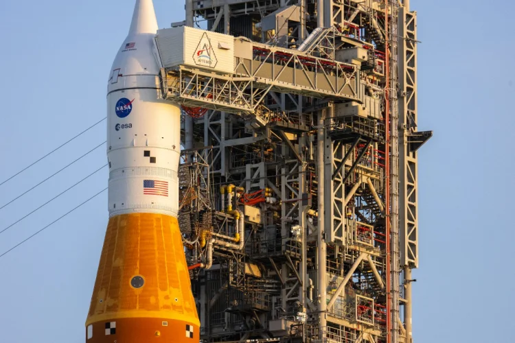 Nasa realiza viagem tripulada à Lua após 53 anos