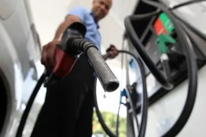 Governo anuncia diversos subsídios para baratear diesel no Brasil