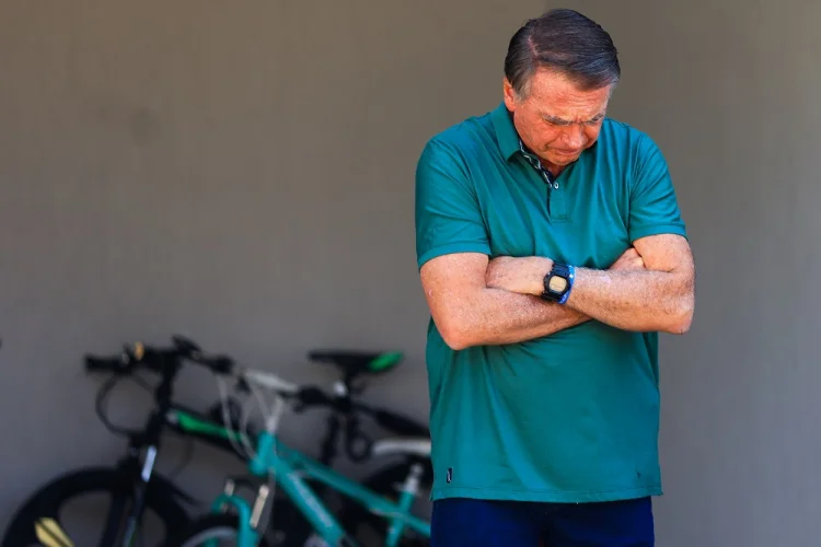 ‘Dores intermitentes’: Defesa de Bolsonaro envia laudo ao STF indicando cirurgia no ombro