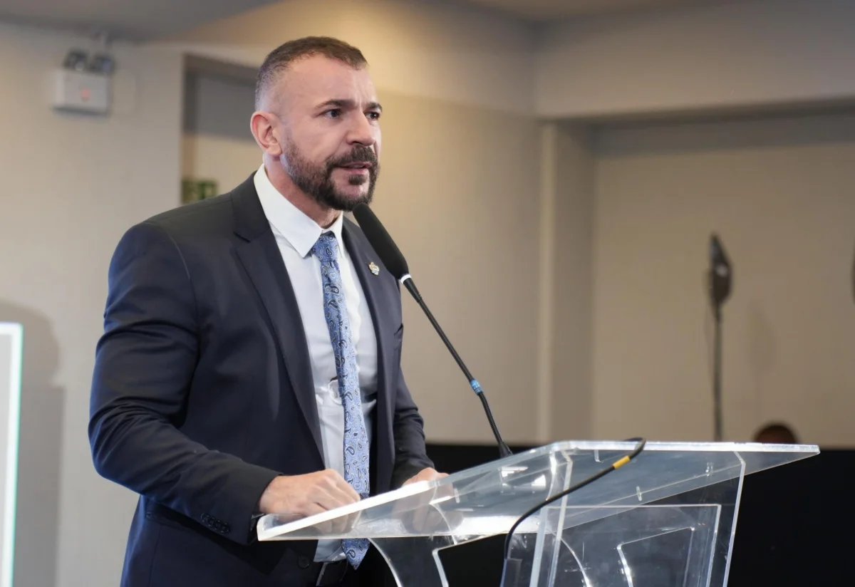 Governador do RJ demite presidente da Cedae e amplia desmonte de núcleo de Castro
