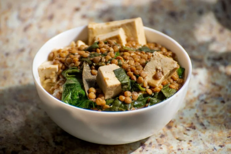 Almoço saudável: 5 receitas ricas em proteína vegetal para o dia a dia