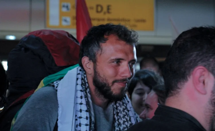 Ativista pró-Palestina e amigo de Greta, quem é o brasileiro deportado por ordem de Milei