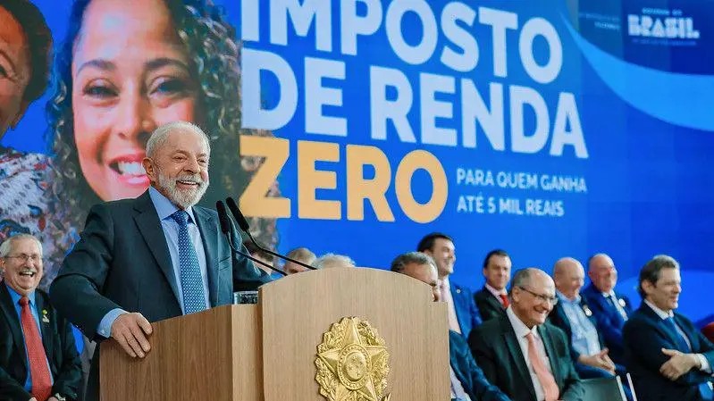 Programas sociais turbinados e isenção do IR: os bilhões que Lula vai injetar na economia em ano eleitoral