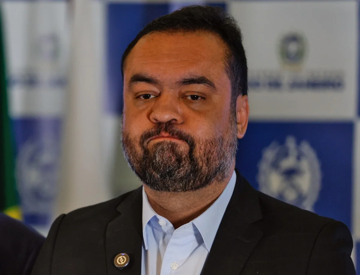 Cláudio Castro diz que faltará à CPI do Crime Organizado por 'lombalgia aguda'