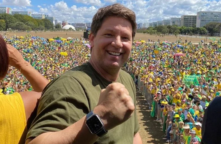 Texas decide: Eduardo Bolsonaro inclina favoritismo para Mário Frias no Senado de SP