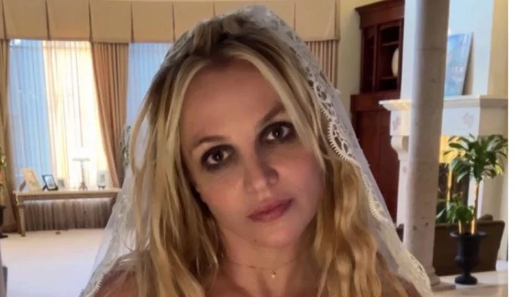 Britney Spears é internada em centro de reabilitação, diz imprensa americana