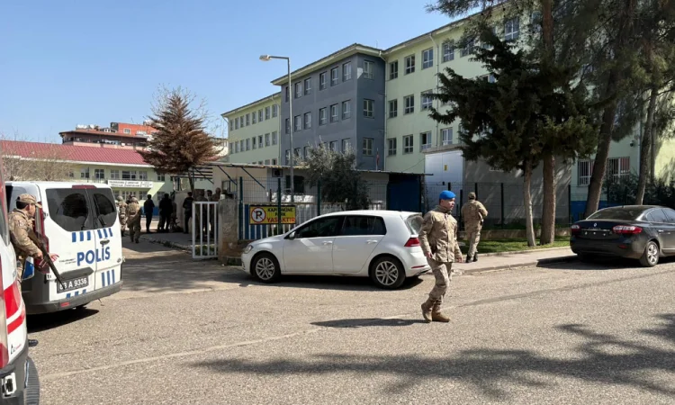 Homem armado invade escola e deixa 16 feridos na Turquia