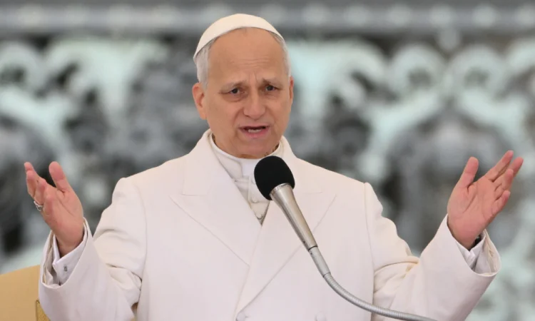 Papa lamenta que suas palavras tenham sido interpretadas como um debate com Trump
