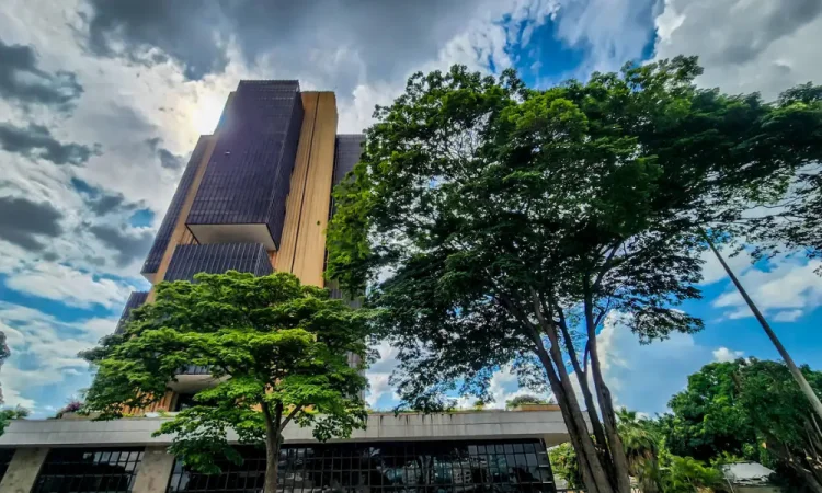 Copom reduz taxa de juros de 14,75% para 14,50% ao ano