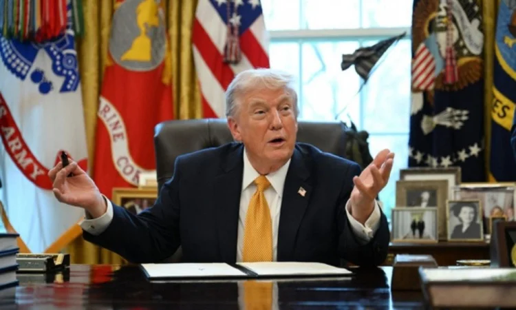 Trump fala com astronautas da Artemis 2 e diz que os EUA não serão superados no espaço