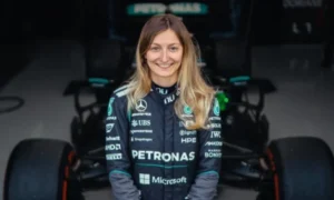 Pilota francesa se torna a primeira mulher a dirigir um carro de F1 da Mercedes
