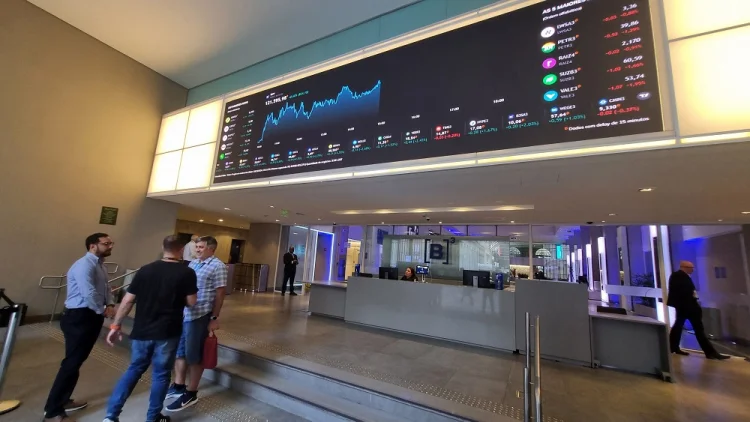 Ibovespa renova máxima histórica ao fechar acima de 198 mil