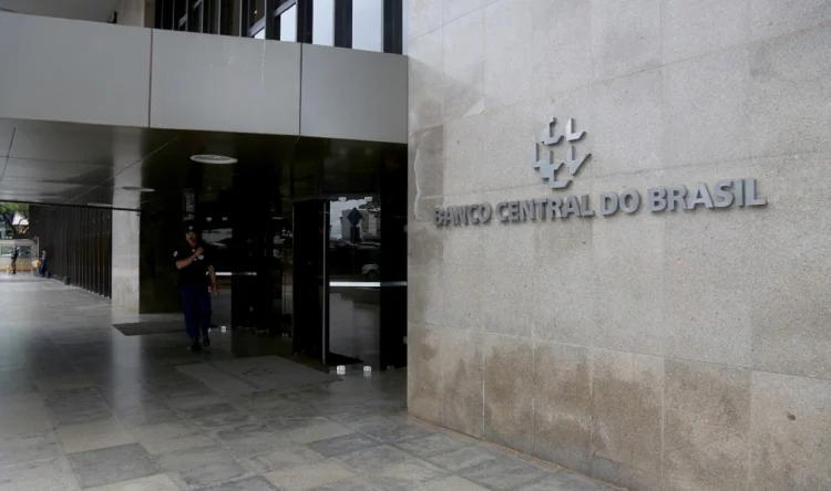 Mercado financeiro projeta inflação acima do teto da meta em 2026, aponta Focus
