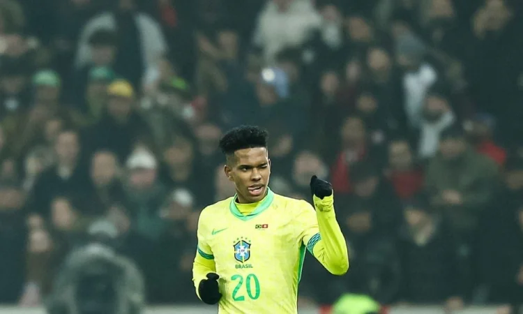 Lesão de Estêvão acende alerta às vésperas da Copa do Mundo