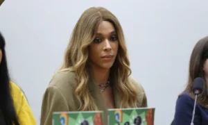 Deputada ameaça usar Lei Maria da Penha contra Erika Hilton após discussão; veja vídeo