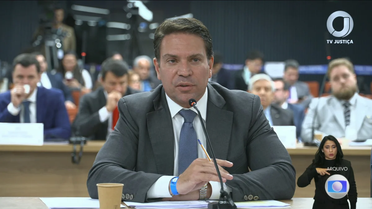 Ramagem, preso pelo ICE nos EUA, fugiu do Brasil pela fronteira de Roraima em setembro de 2025