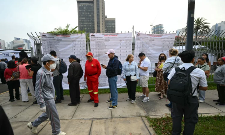 Eleição do Peru: resultado do primeiro turno deverá sair em meados de maio